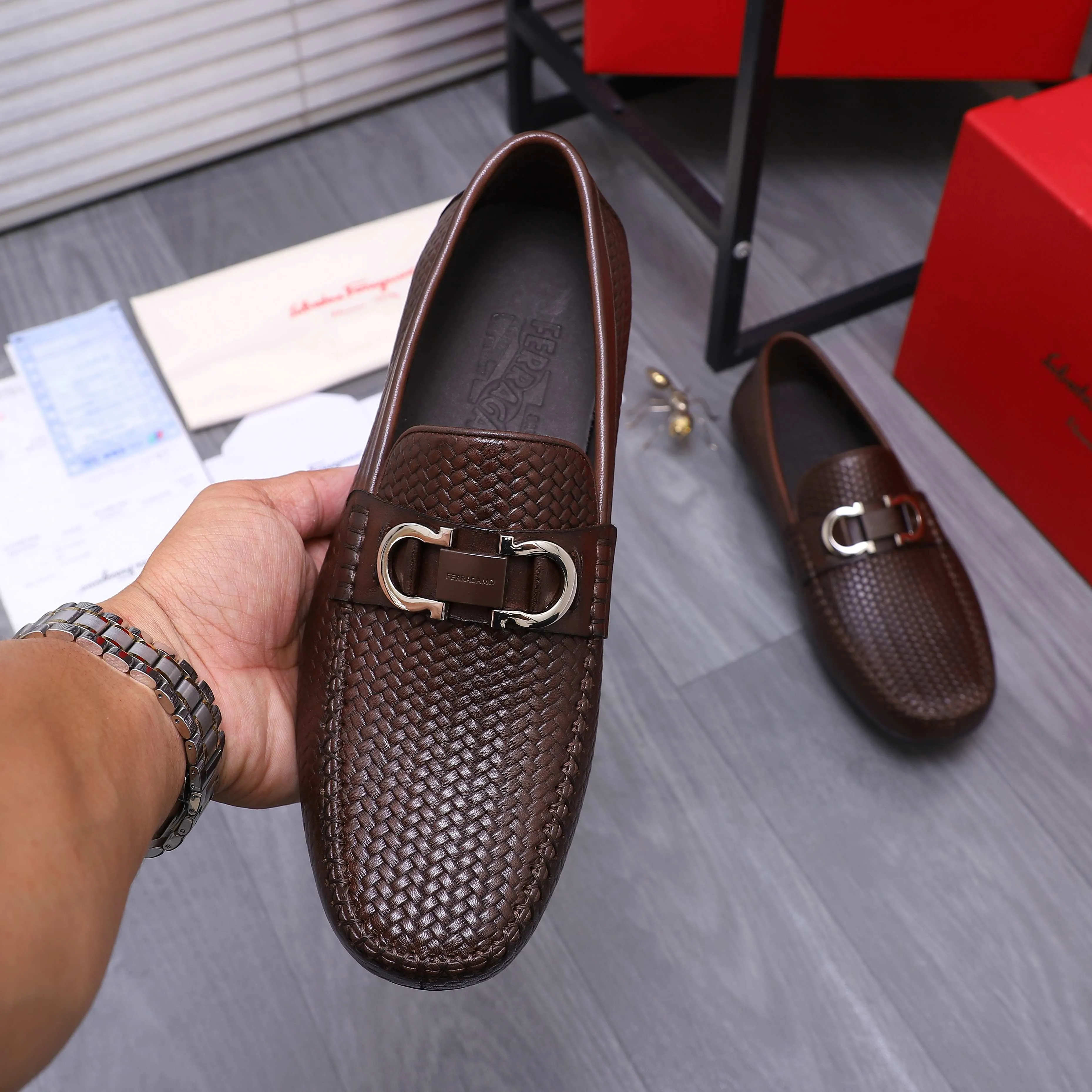 Men's shoes 💰480 Product trademark: Ferragamo "Ferragamo" casual slip-on shoes Regular size: 38-45 (45 is custom-made and non-returnable) Product materials: Selected first-layer embossed cowhide upper, cowhide lining, rubber outsole